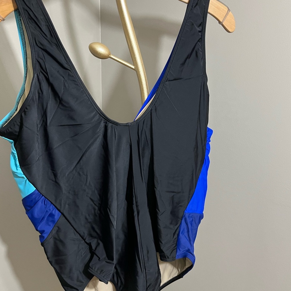 Plus size swimsuit women’s size 24 New With Tags